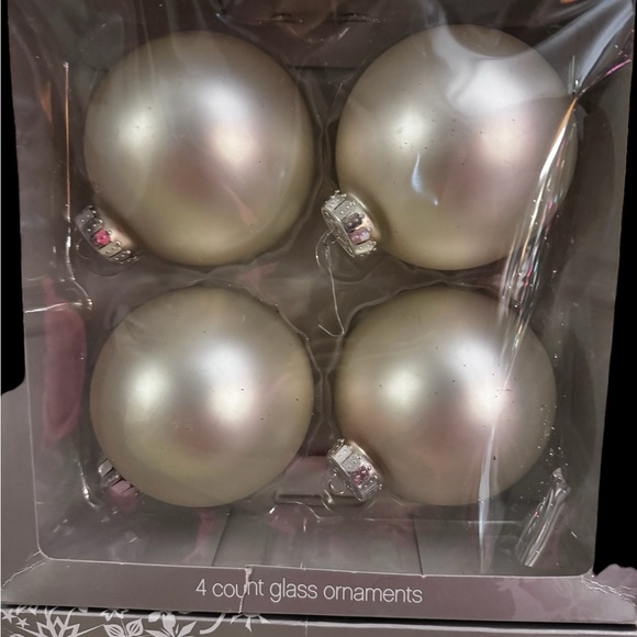 Christmas ornaments TARGET 2006  WHITE GLITTER SNOWFLAKE Glass 2 Boxes - Picture 3 of 7